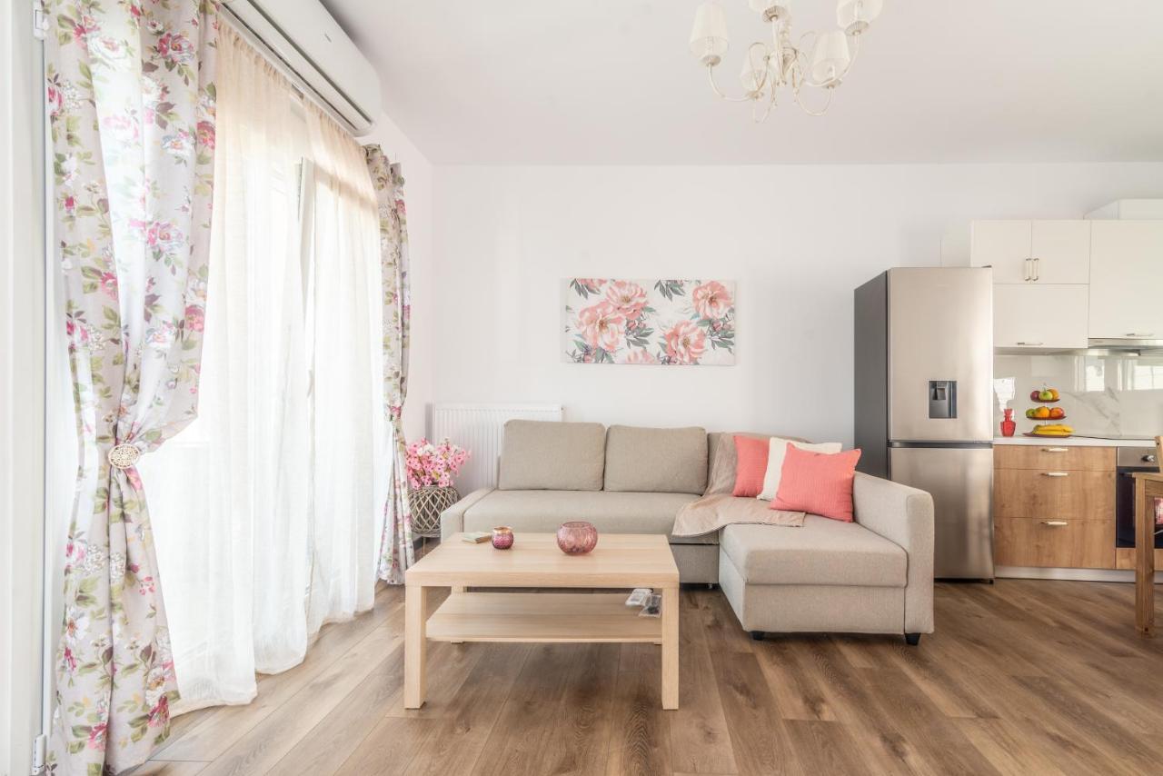 Sophia'S Comfortable Home With A Private Backyard Gazi Eksteriør bilde